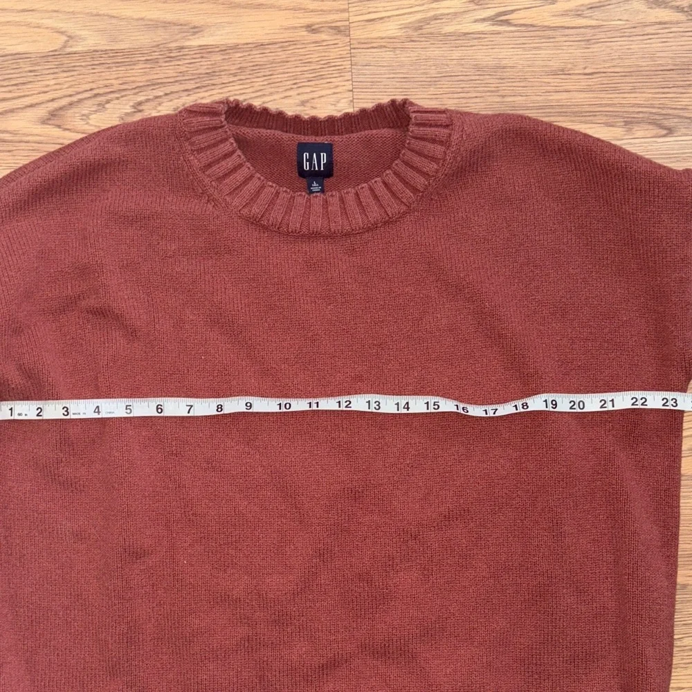 GAP Women's Rust Crewneck Sweater - Picture 9 of 9